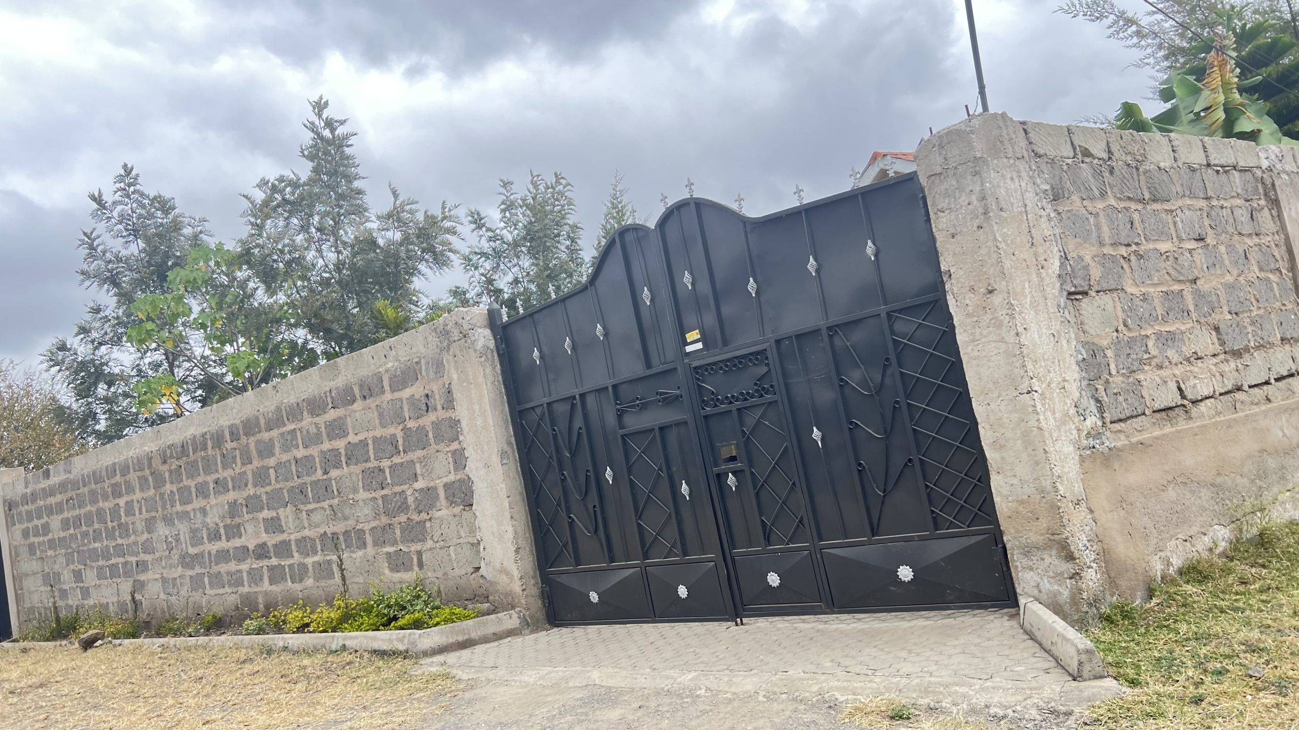 ELEGANT 3-BEDROOM BUNGALOW FOR SALE IN PRIME KITENGELA LOCATION